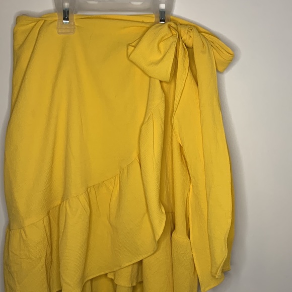Yellow Wrap skirt - Picture 2 of 5
